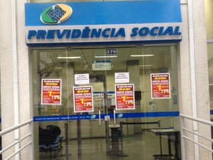 Agências ficarão fechadas durante a greve, segundo o sindicato  (Foto: Luiza Vaz / RPC)