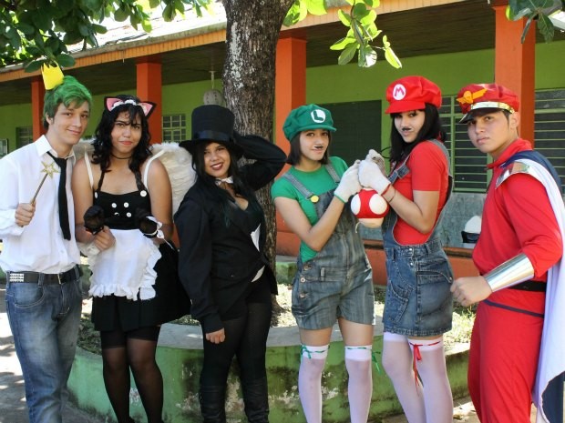 Grupo de amigos se veste como seus personagens favoritos (Foto: Jenifer Zambiazzi/G1)