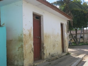 Casas ainda guardam marcas da enchente em janeiro de 2014 (Foto: Mariane Rossi / G1)