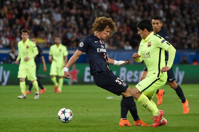 Suarez caneta em David Luiz - PSG x Barcelona (Foto: AFP) Suarez caneta em David Luiz - PSG x Barcelona (Foto: AFP)