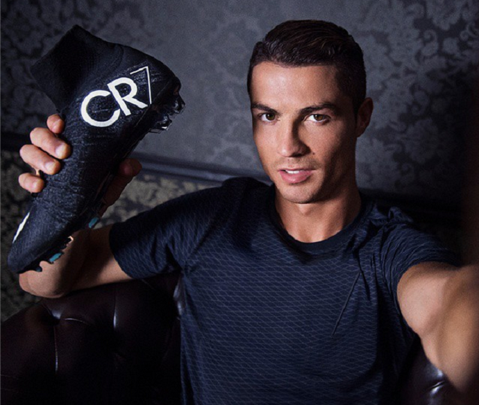 Cristiano Ronaldo chuteira nova (Foto: Reprodução/Instagram)