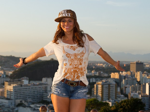 Viviane Araújo em evento no Morro do Salgueiro, na Zona Norte do Rio (Foto: Alex Nunes/ Divulgação)
