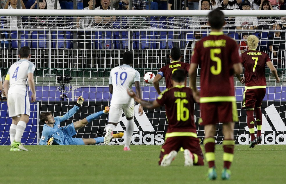 Freddie Woodman defende cobrança de pênalti de Peñarada na final do Mundial sub-20 (Foto: AP Photo/Ahn Young-joon)