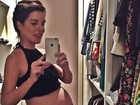Mariana Gross exibe barrigão de grávida e faz piada