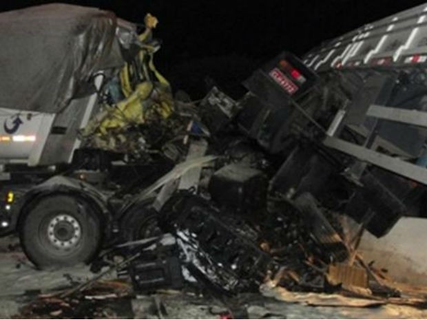 Acidente envolveu quatro caminhões no Paraná (Foto: Divulgação / Polícia Rodoviária Estadual)