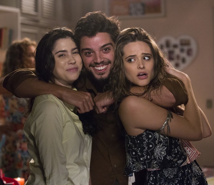 Rodrigo Simas se diverte com Olivia Torres e Juliana Paiva no spin-off 'Totalmente Sem Noção Demais' (Foto: Ellen Soares/Gshow)