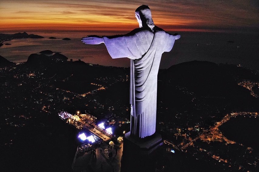 Alok e Romana Novais se casam aos pés do Cristo Redentor, no Rio de Janeiro (Foto: Reprodução/Instagram) Alok e Romana Novais se casam aos pés do Cristo Redentor, no Rio de Janeiro (Foto: Reprodução/Instagram)