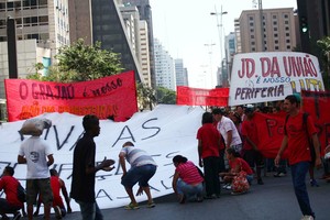 TEMPO REAL: sem-teto fecham a Paulista em protesto; há lentidão (Renato S. Cerqueira/Futura Press/Estadão Conteúdo)