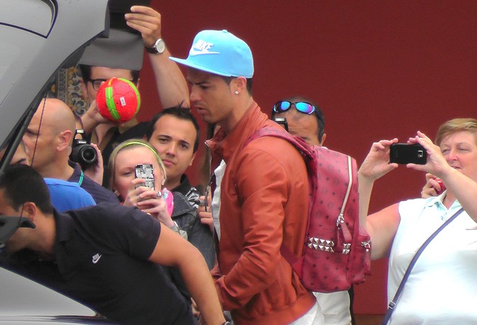 Cristiano Ronaldo chegada concentração Portugal (Foto: Claudia Garcia)