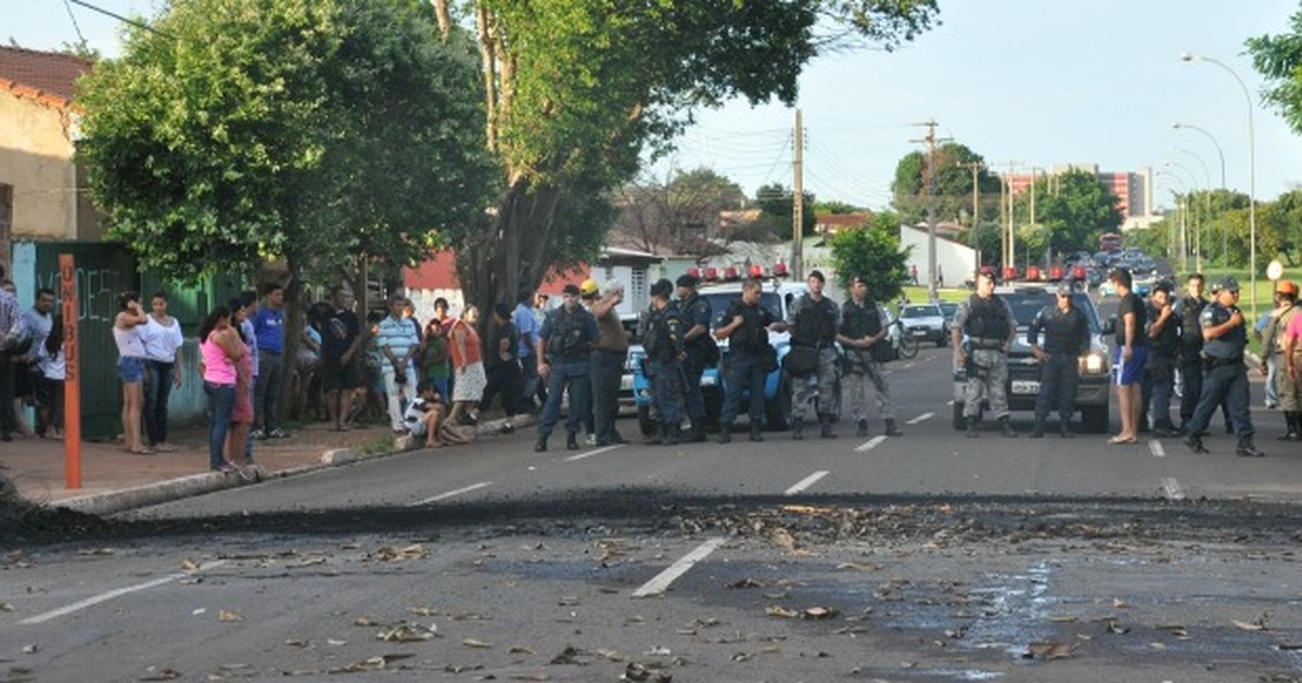 G1 Moradores Fecham Avenida Por 2h Em Protesto Em Campo Grande