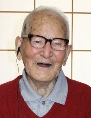 Jiroemon Kimura, durante comemoração de seus 114 anos ainda em 2011, quando foi reconhecido pelo Guinness (Foto: AFP/Kyotango City)
