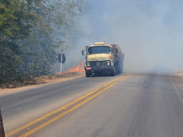 Incêndio na BR-153 Paraíso do Tocantins (Foto: Tony Rêgo/Surgiu)