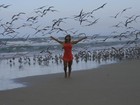 Valesca brinca com gaivotas nos EUA