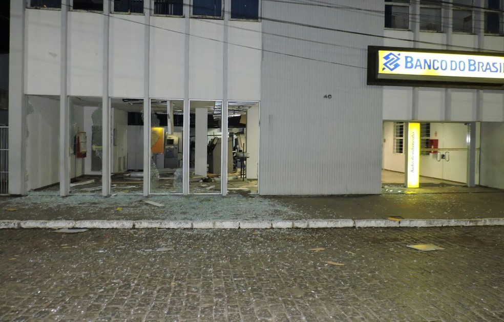 Unidade do Banco do Brasil também ficou destruída com ação em Encruzilhada do Sul (Foto: Linai Bastos/Jornal do Sudeste)