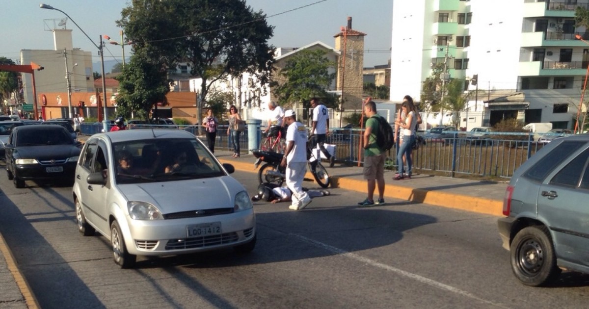 G1 Acidente Entre Carro E Moto Deixa Um Ferido Em Resende Rj