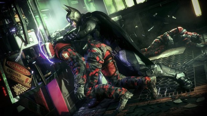 Batman dá uma aula de informática para um dos bandidos (Foto: Games Radar)