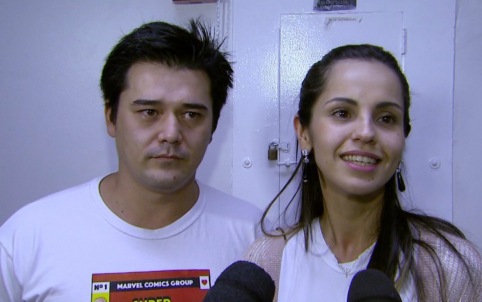 Os pais de Joaquim Okano Ambrósio Marques comemoram o início do tratamento em Ribeirão Preto (Foto: Carlos Trinca/EPTV)