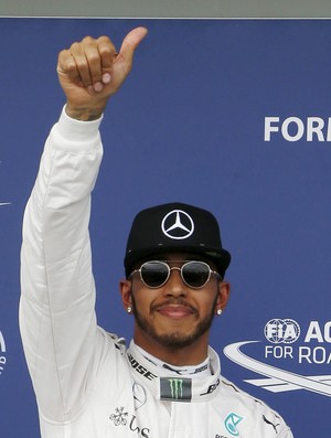 Hamilton comemora pole na Austrália
