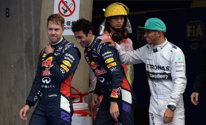 Sebastian Vettel, Daniel Ricciardo e Lewis Hamilton após o treino classificatório para o GP da China (Foto: AFP)