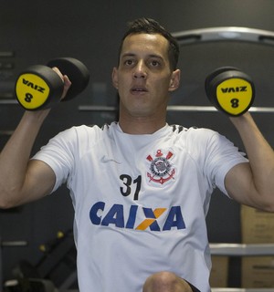 Bem em 2016, Rodriguinho vira alvo do Corinthians para a renovação