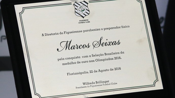 marcos seixas figueirense preparador físico placa (Foto: Luiz Henrique / FFC) marcos seixas figueirense preparador físico placa (Foto: Luiz Henrique / FFC)