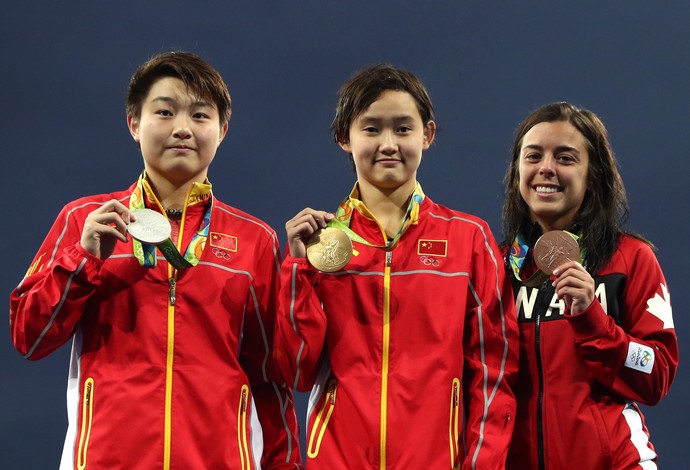 A chinesa Ren Qian, de 15 anos, ganhou a medalha de ouro na plataforma de 10 metros (Foto: Getty Images)