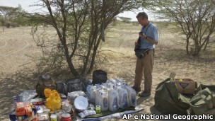 Seus suprimentos incluem equipamentos de comunicação e acampamento (Foto: AP/BBC)