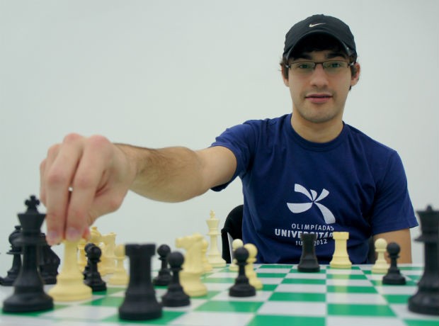 ‘Quero viver do xadrez’, diz estudante que representará o Brasil em mundial Hugoxadrez11
