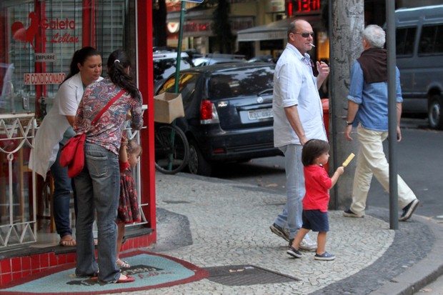 Claudia Mauro e Paulo César Grande com filhos (Foto: Wallace Barbosa/AgNews)