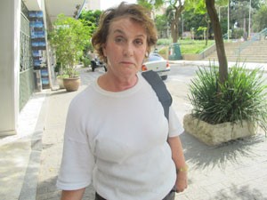 Lurdes, moradora que reclama das condições da praça e do barulho (Foto: Márcio Pinho/G1)