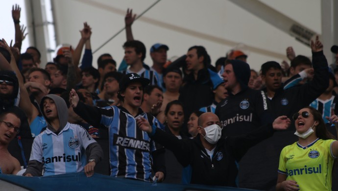 Torcida do Grêmio no Beira-Rio (Foto: Diego Guichard)