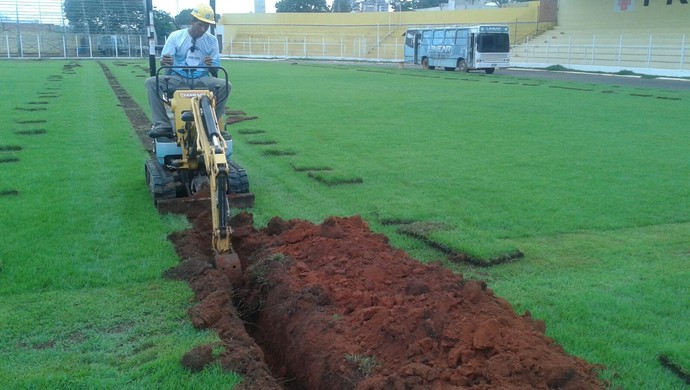 Estádio Passo das Emas, reforma gramado (Foto: Assessoria/Luverdense Esporte Clube)