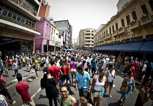 Comércio de rua ; varejo ; compras ; população do Brasil ; PIB do Brasil ; população brasileira ; consumo ;  25 de Março em São Paulo (Foto: Marcelo Camargo/Agência Brasil)