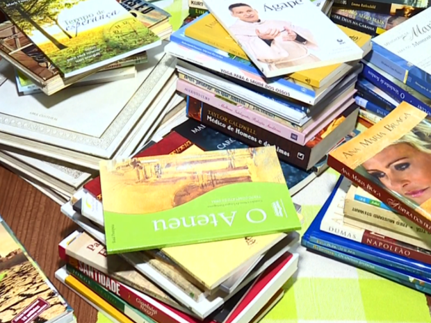 Associação que abriga idosas recebeu doação de livros em Poços de Caldas (Foto: Reprodução EPTV) Associação que abriga idosas recebeu doação de livros em Poços de Caldas (Foto: Reprodução EPTV)