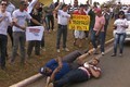 Protesto em apoio à 
Telexfree fecha acessos ao aeroporto de Brasília (TV Globo/Reprodução)