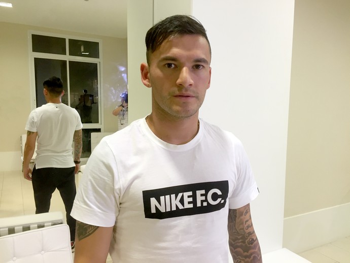 Charles Aránguiz, meia do Inter (Foto: Diego Guichard)
