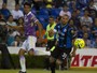 Ronaldinho sai do banco, marca de pênalti e garante vitória do Querétaro 