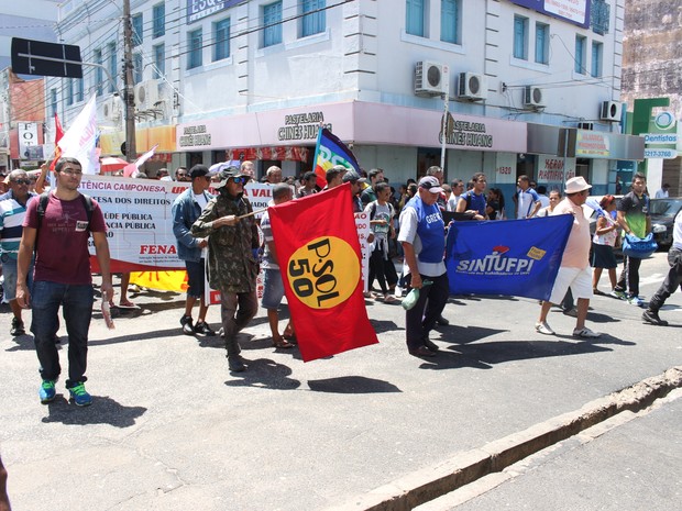 Manifestantes tomam ruas do Centro da capital (Foto: João Cunha/G1)