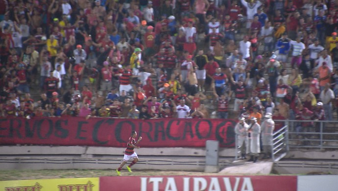 Adalgiso Pitbull comemora gol que deu a classificação ao Campinense (Foto: Reprodução / TV Paraíba)