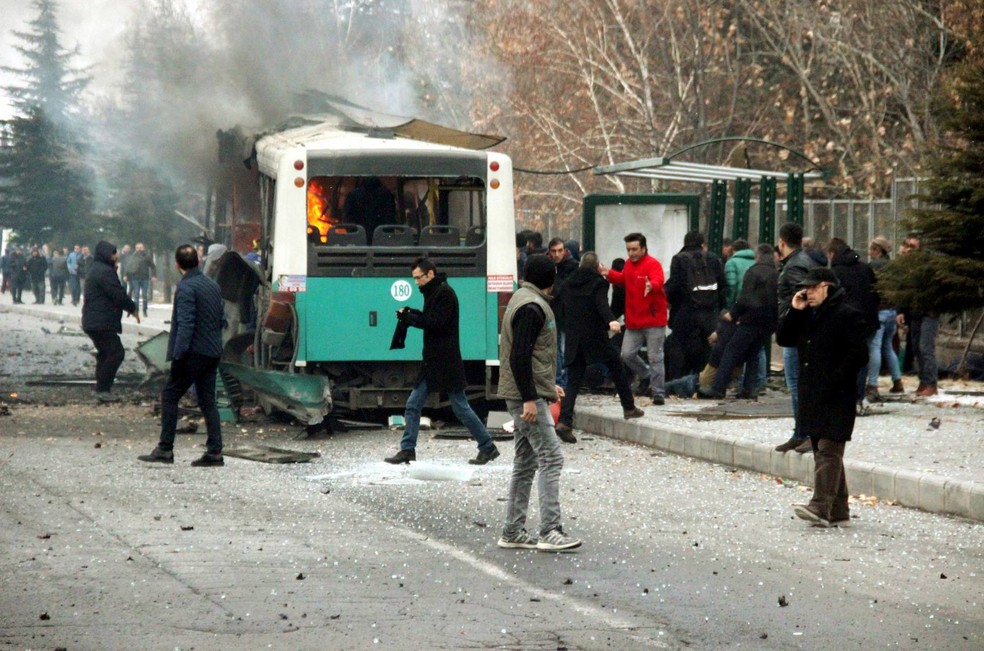 Pelo menos 13 militares morreram e outros 48 ficaram feridos no ataque (Foto: Turan Bulut/Ihlas News Agency/Reuters)