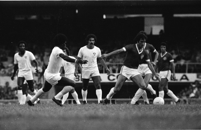 Fluminense x Inter A primeira estrela 1975 (Foto: Hipólito Pereira/Agência RBS)