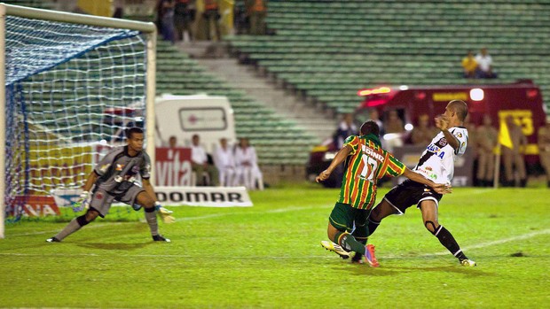 Diogo Silva na partida do Vasco x Sampaio Correia (Foto: Mauricio Pokemon / Futura Press)