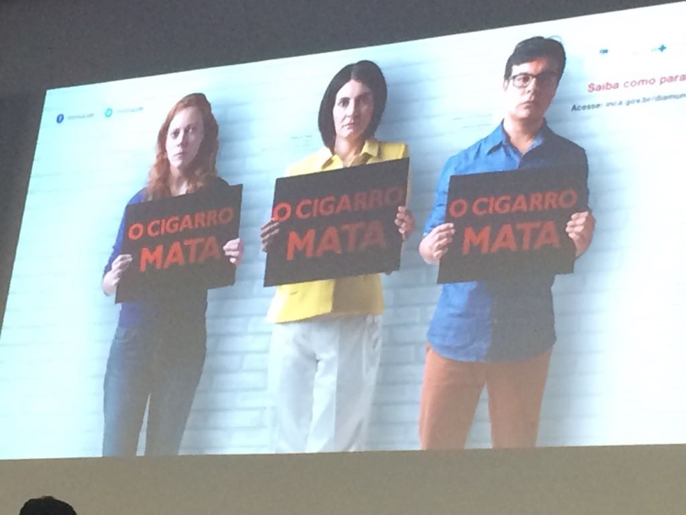 Campanha contra o cigarro durante apresentação do Ministério da Saúde (Foto: Alba Valéria Mendonça / G1)