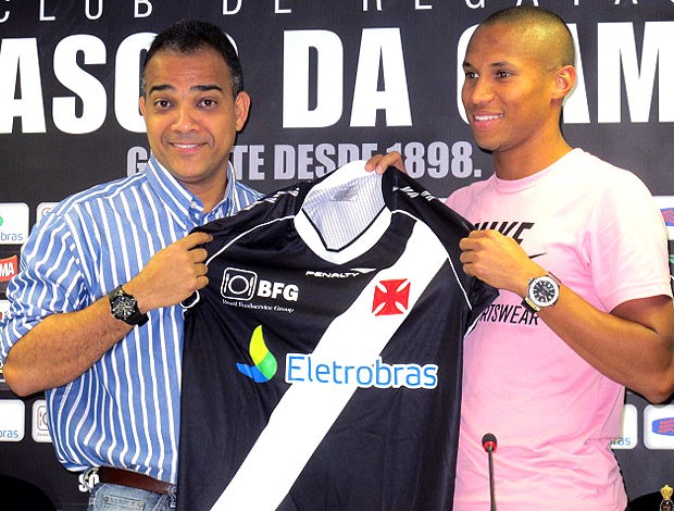 Jonas é apresentado no Vasco (Foto: André Casado / Globoesporte.com) Jonas é apresentado no Vasco (Foto: André Casado / Globoesporte.com)