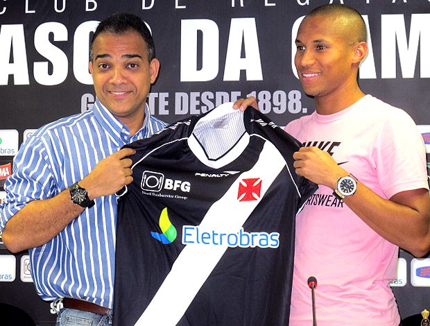 Jonas é apresentado no Vasco (Foto: André Casado / Globoesporte.com)