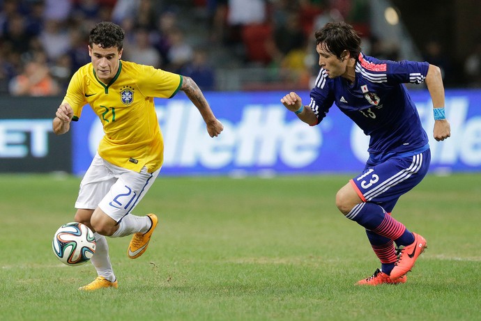 Philippe Coutinho e Hajime Hosogai, Brasil x Japão (Foto: AP) Philippe Coutinho e Hajime Hosogai, Brasil x Japão (Foto: AP)