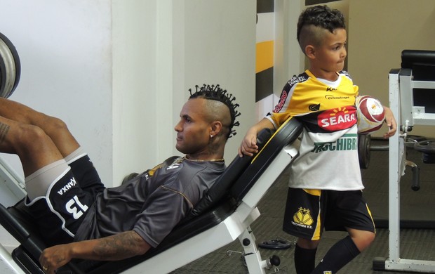 Até no estilo, filhos de Amaral acompanham o pai em treino; fotos