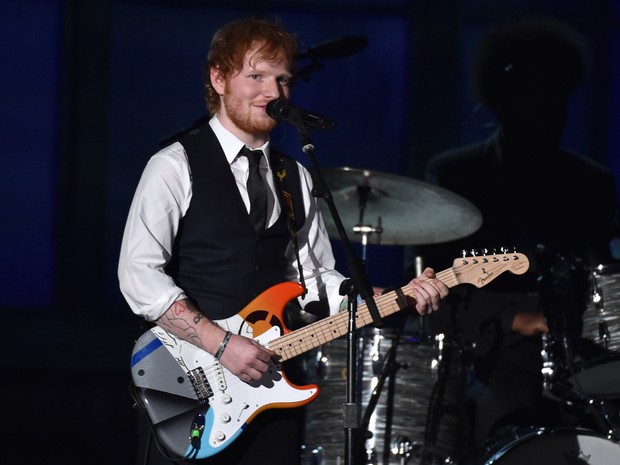 Ed Sheeran no Grammy 2015 (Foto: AP)