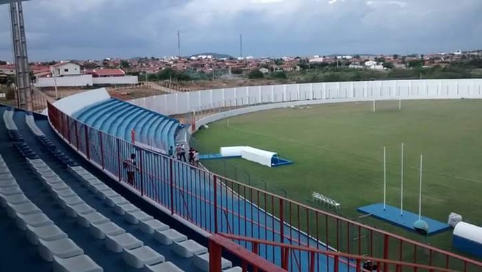 Estádio Perpetão, em Cajazeiras, na Paraíba (Foto: Ângelo Lima / GloboEsporte.com)