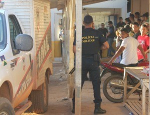 Segundo informações do Corpo de Bombeiros, sete apenados morreram carbonizados. (Foto: Taísa Arruda/G1 RO)